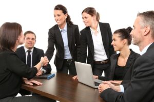 Szkolenia dedykowane dla firm – dlaczego warto je wybrać?