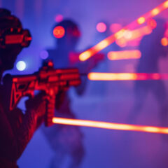 Laserowy paintball w Warszawie – co warto wiedzieć przed pierwszą grą
